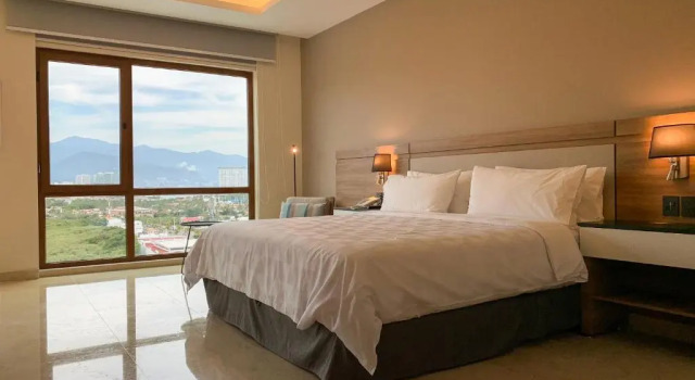 Люкс Holiday Inn & Suites Puerto Vallarta Marina & Golf