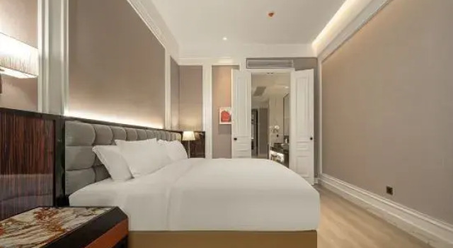 Двухместный люкс с видом на город Dalian Northstar Ancient City Starry Sky · Eaton Hotel