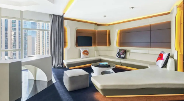 Двухместный люкс Mega V Hotel Dubai, Curio Collection by Hilton