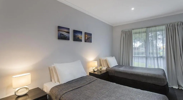 Семейный номер Standard с видом на сад Best Western Colonial Village Motel