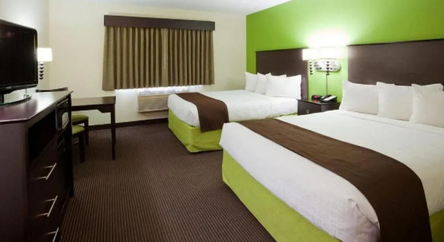 Четырёхместный номер Standard Coratel Inn & Suites by Jasper Black River Falls, WI