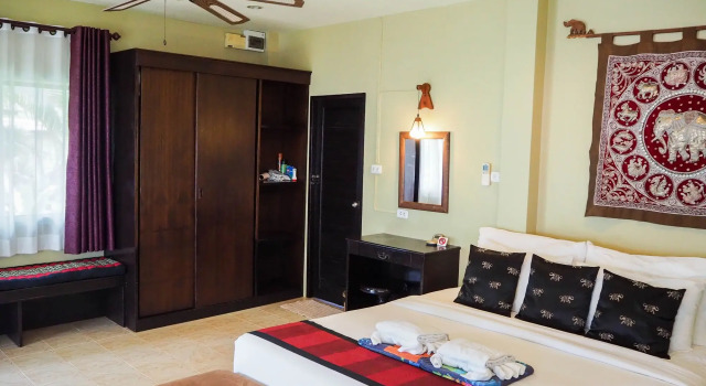 Lanta Castaway Beach Resort