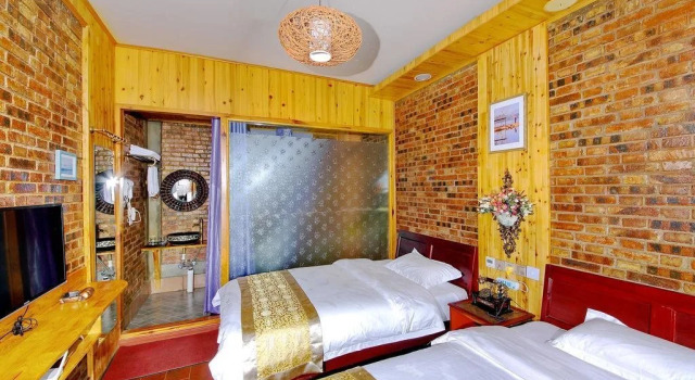 泸沽湖云湖瓦舍客栈, Prenota Hotel Hotel a Lijiang con parcheggio, Parcheggio