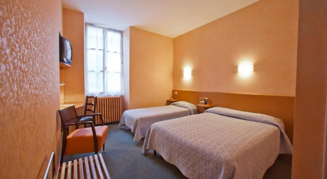 Трёхместный номер Standard Logis Hôtel de France