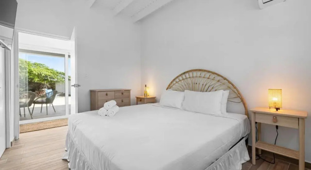 Brand NEW Modern 3ba3ba Villa With Pool and Patio