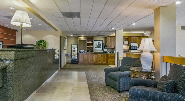 Red Lion Inn & Suites Deschutes River - Bend, Забронировать Отель Отели Бенд с бассейном, рядом с Blockbuster, Бассейн