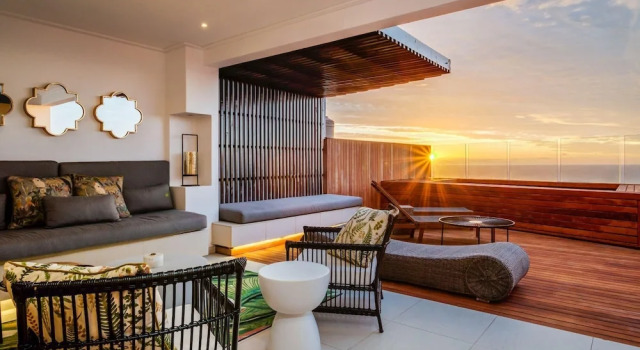 Апартаменты Stylish Holiday Apartment w Private Pool 180 Views Malibu