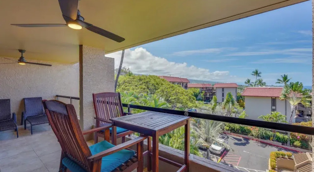 Kona Pacific Top Floor Retreat: Ocean View & Pool!