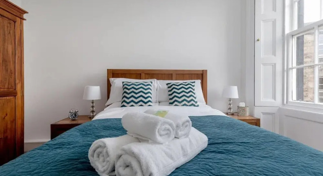 Heart of Edinburgh City Centre 3 Bedroom Georgian Apartment, Забронировать Апартаменты/квартира Апартаменты Эдинбурга, рядом с St George's West Church, Апартаменты/квартира