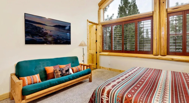 Heavenly Log Home-1750 by Big Bear Vacations, Buchen Sie Ferienhaus Hotels in Big Bear Lake mit Parkplatz, Parkplätze
