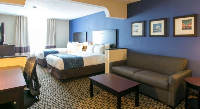 Четырёхместный люкс Comfort Suites Benton Harbor - St Joseph