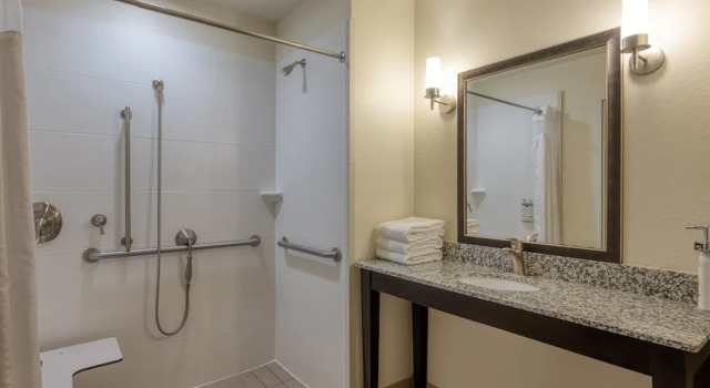 Двухместный номер Standard Holiday Inn Express and Suites Edwardsville by IHG