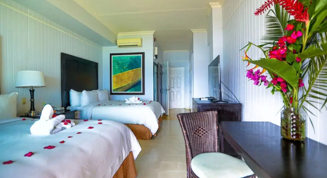 Четырёхместный номер Standard с балконом и рядом с пляжем Playa Tortuga Hotel Beach And Resort