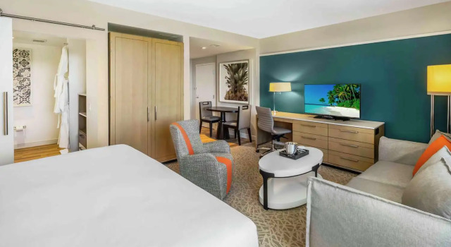 Полулюкс с видом на озеро Hilton Miami Dadeland