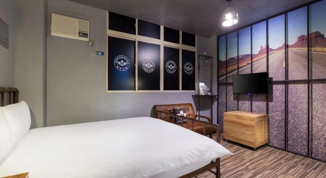 Номер Comfort с балконом 和平公獄監獄文旅 近東大門夜市 Peace Prison Theme Inn