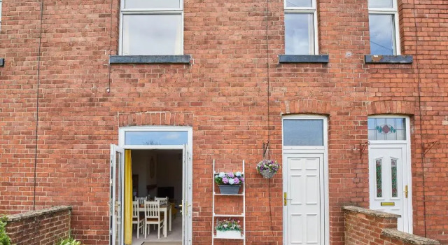 Host Stay Ramblers Rest Cottage, Varaa Lomakoti Mökit kohteessa Merseyside, Mökki