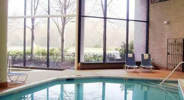 Шестиместный номер Standard DoubleTree by Hilton Hotel & Executive Meeting Center Somerset