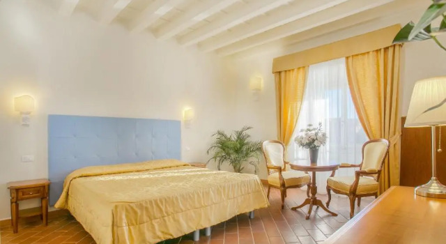 Полулюкс Hotel Bretagna