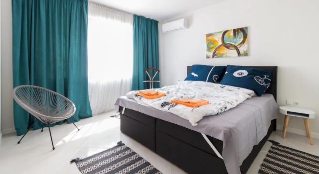 FM Luxury 1-BDR Apartment - C-O-L-O-R-S