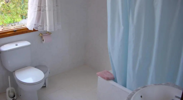 Коттедж Villa familiar con piscina privada en Calan Blanes