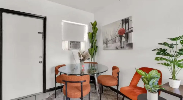 Апартаменты Relaxed Vibe Near Beach Parking Fast Wi-fi