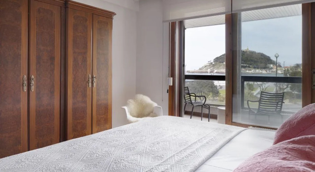 Palacio Miramar Apartment by FeelFree Rentals