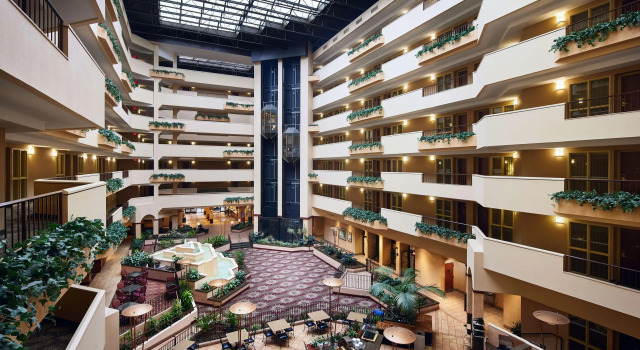 Embassy Suites Columbia - Greystone, Забронировать Отель Колумбия Congaree National Park, рядом с Ботанический сад Ривербэнкс