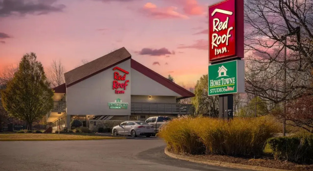 HomeTowne Studios by Red Roof Buffalo - Niagara Airport