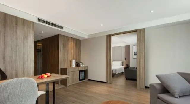 Люкс с видом на улицу Atour Hotel Urumqi High-speed Railway Station