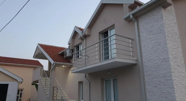 Apartman Tološi, Book Apartment Hotels in Podgorica County with Parking, Parking