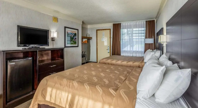 Люкс Quality Inn Lakefront