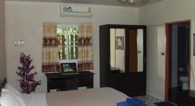 Moon River Resort, Varaa Lomakeskus Hotellit North-Eastern Thailand pysäköinnillä, Pysäköinti