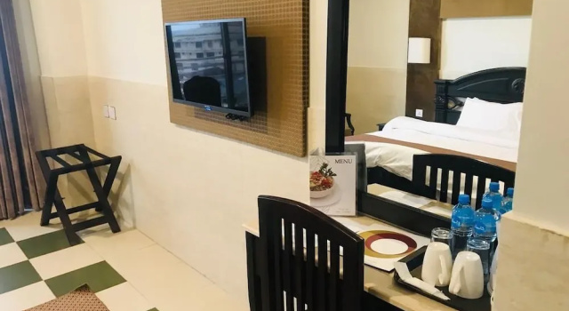 Четырёхместный номер Standard Дуплекс Hotel One Mall Road Murree
