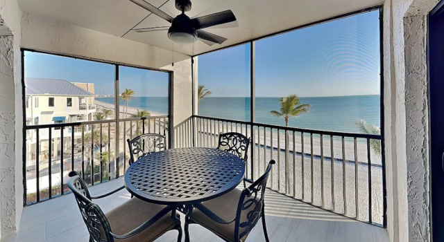 Seaside 4 by Distinctive Beach Rentals, Забронировать Апартаменты/квартира Отели Fort Myers Area с парковкой, Парковка