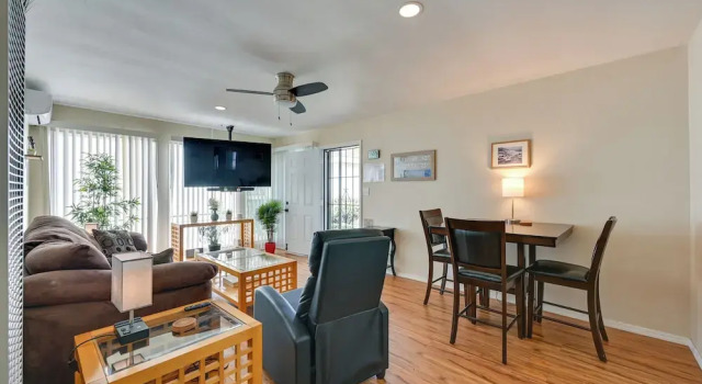 Pacific Beach Apartment: Walk to Beach & Pier!, Забронировать Апартаменты/квартира Апартаменты Сан-Диего, рядом с The Promenade at Pacific Beach, Апартаменты/квартира