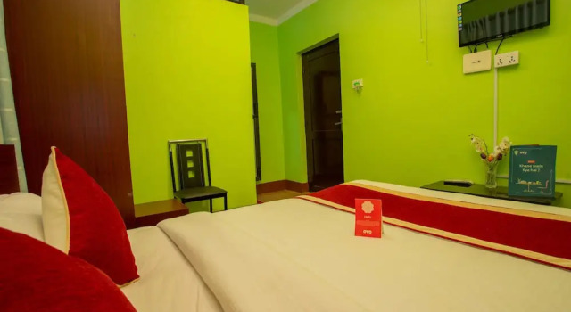 Oyo 146 Somewhere Hotel & Restaurant