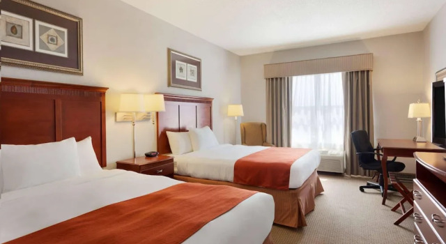 Четырёхместный номер Standard Country Inn & Suites by Radisson, Harrisonburg, VA