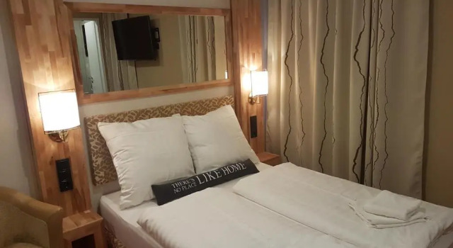 Трёхместный номер Economy Elbgalerie Hotel