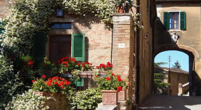 Borgo Lucignanello Bandini, Book Hotel San Giovanni dʼAsso Crete Senesi
