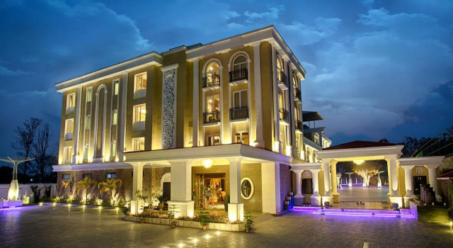 The Four Vedas Hotel & Resort, Réserver Complexe hôtelier Hôtels à Siliguri avec piscine, Piscine