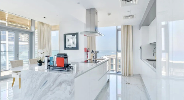 Апартаменты Grand Luxury 2BR plus maids room in Bluewaters