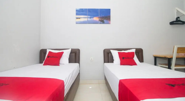 Semilir Hotel & Resto by Reddoorz Rooms, Buchen Sie Hotel Sampang Jawa Timur