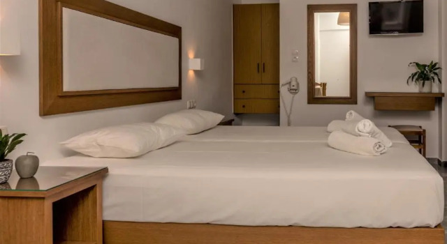 Студия Harbour Studios And Apartments