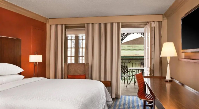 Двухместный номер Deluxe с балконом и с видом на улицу Four Points by Sheraton French Quarter