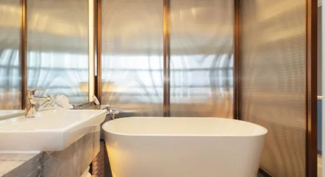 Люкс Executive Shanghai Huayi Renjoy Hotel