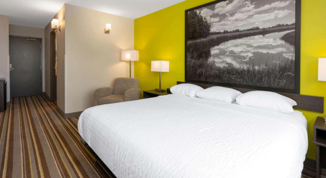 Двухместный номер Standard Super 8 by Wyndham Winnipeg East MB