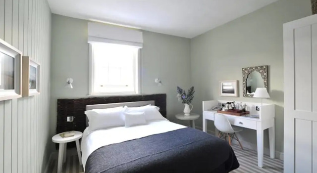 Номер Economy The Crown Hotel