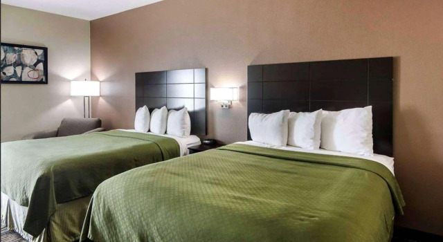 Четырёхместный номер Standard Days Inn by Wyndham Fort Worth North / Fossil Creek