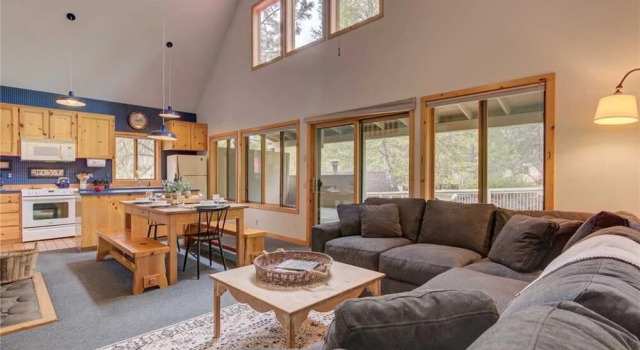 2 Circle 4 Cabin