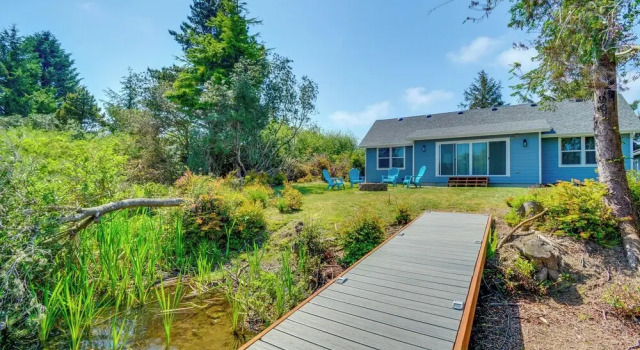 Коттедж Dog-friendly Retreat w/ Dock & Waterfront Views